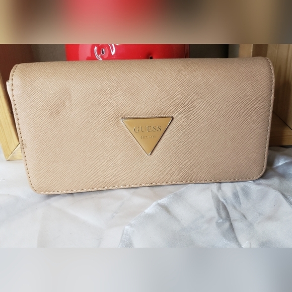 Guess Handbags - 4/20$ ➡️ Guess Tan Women's Wallet with Gold Accent